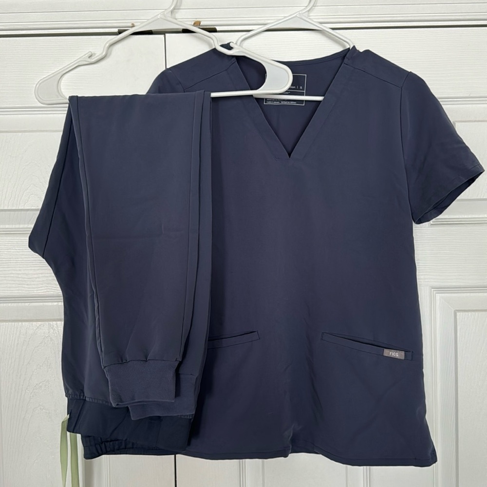Figs technical collection scrub top and bottoms set